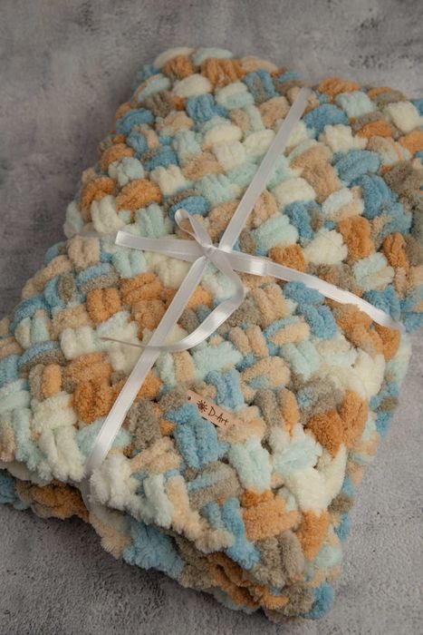 Пухено бебешко одеало от прежда Alize Puffy