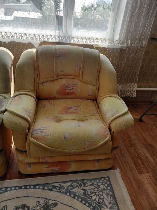 Продам диван и кресла