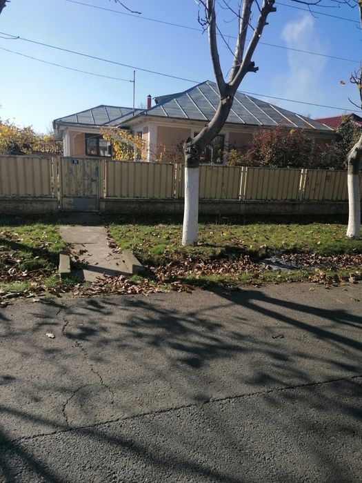 Casă plus Teren zonă stradală