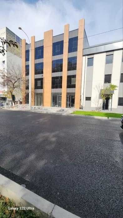 Сдаётся в аренду четырёх этажное здание.