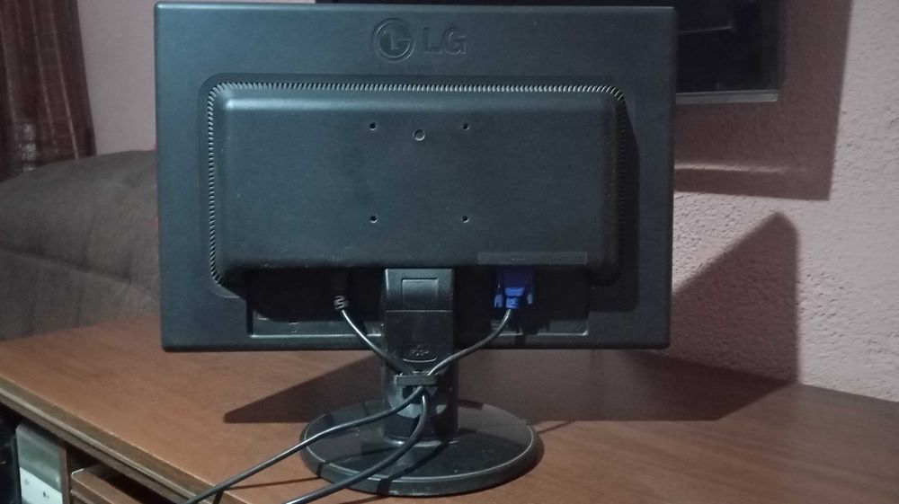 Продам монитор LG flatron W1942S