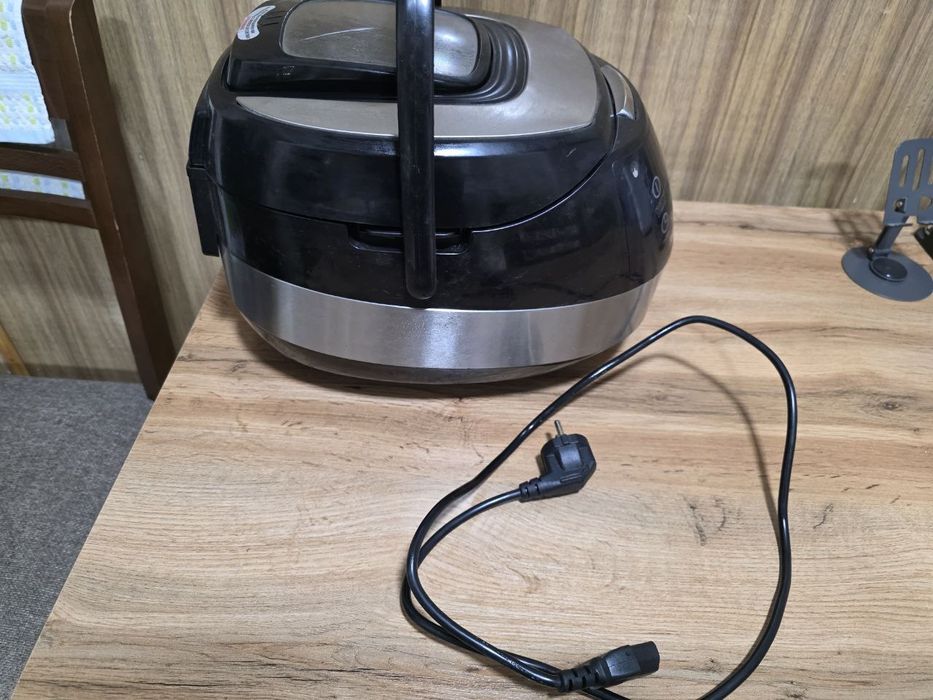 Продаю мультиварку Redmond