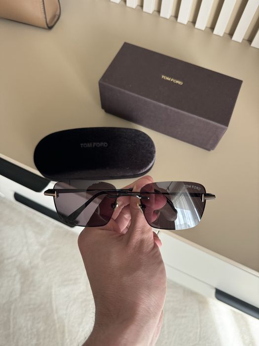TOM FORD  sungla
