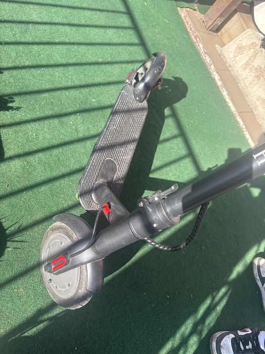 Vând trotineta jrh viteza maxima este de 35 km