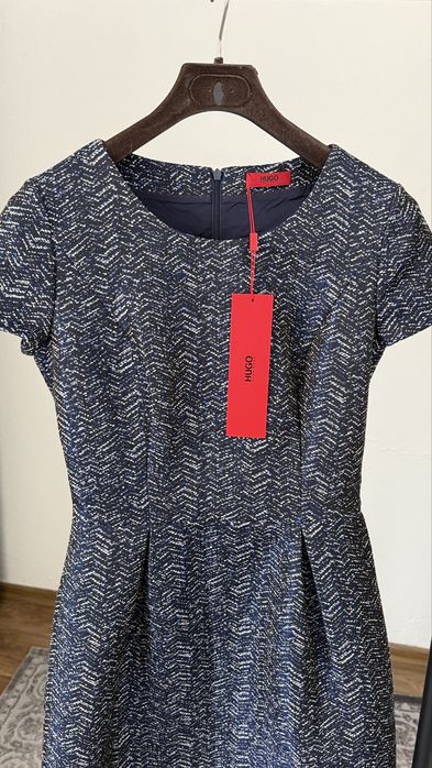 Hugo Boss нова рокля