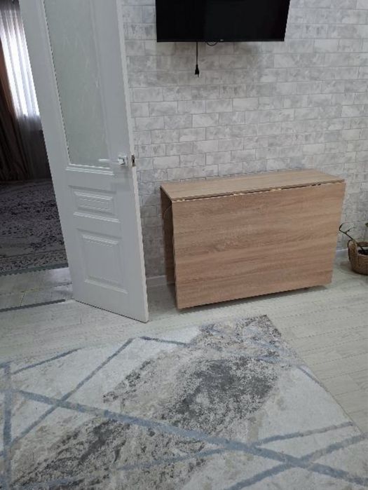 Срочна продам гостевой стол