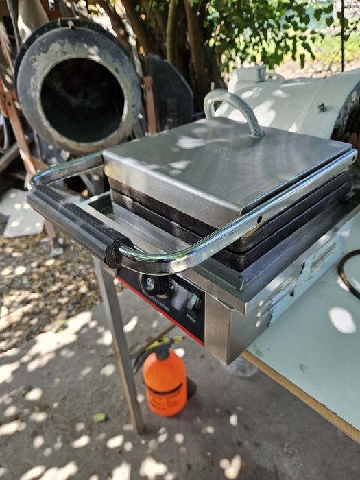 Гофретник тип швейцарска вафла на ток професионален  втора употреба