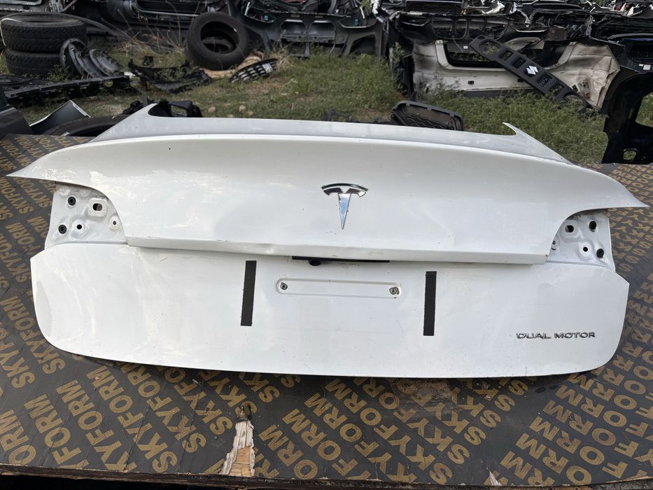 Капак Tesla Model 3