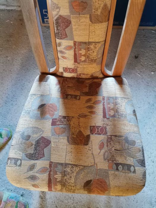 Scaune vintage din lemn masiv  tapițate