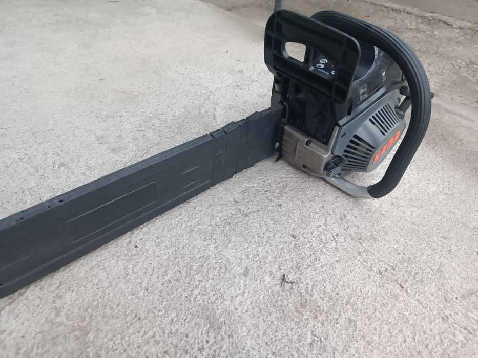 Продам бензопилу КЕДР