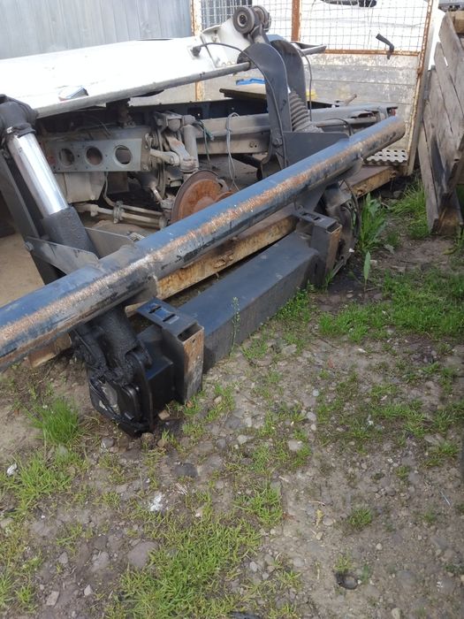 Vând lift hidraulic iveco