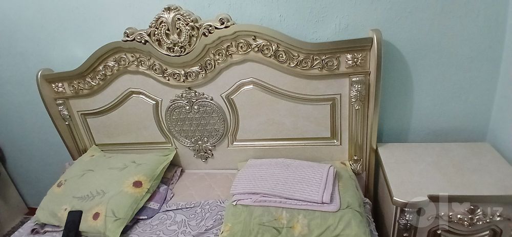 Спальни гарнитур сотилади