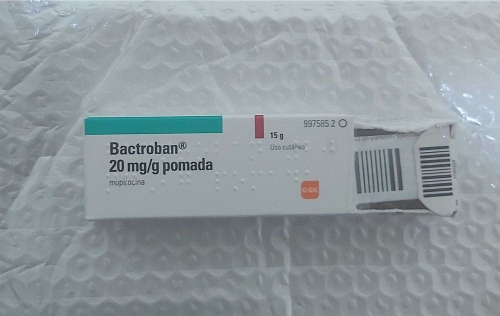 Vând 2 cutii unguent Bactroban 15g