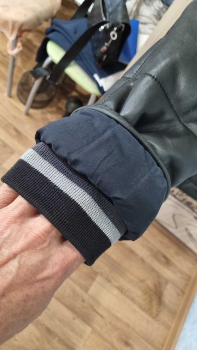 Продам куртку кожаную