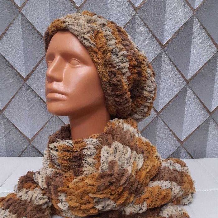 Ръчно плетен шал от мека прежда