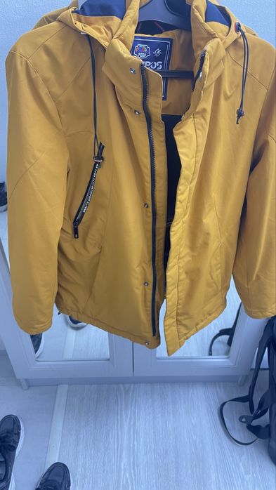 Демисезонная куртка на мальчика