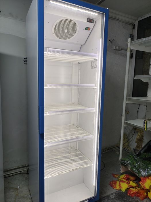 Витриный холодильник
