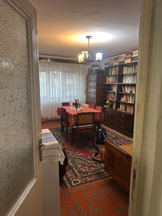 apartament cu 2 camere decomandat, pe molidului
