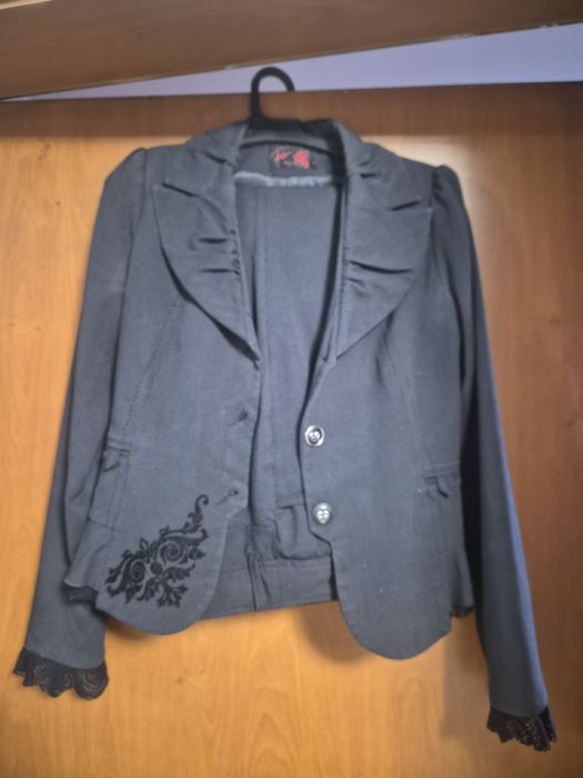 Костюми на различни марки летни и зимни