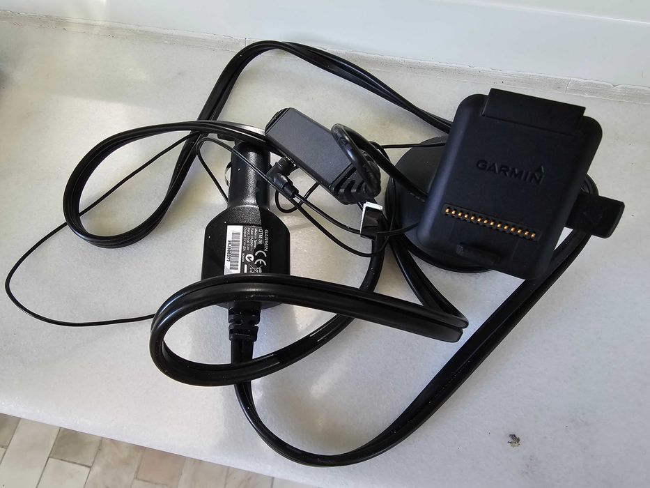 Продавам GPS GARMIN с автоматична задна камера