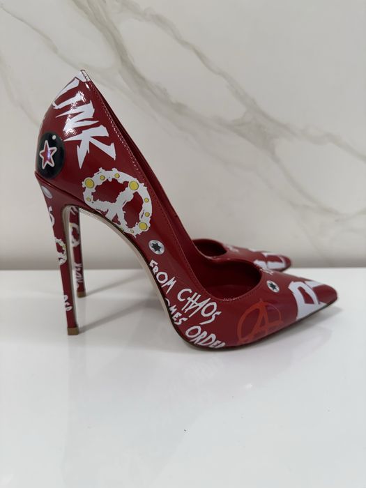 Елегантни обувки на ток