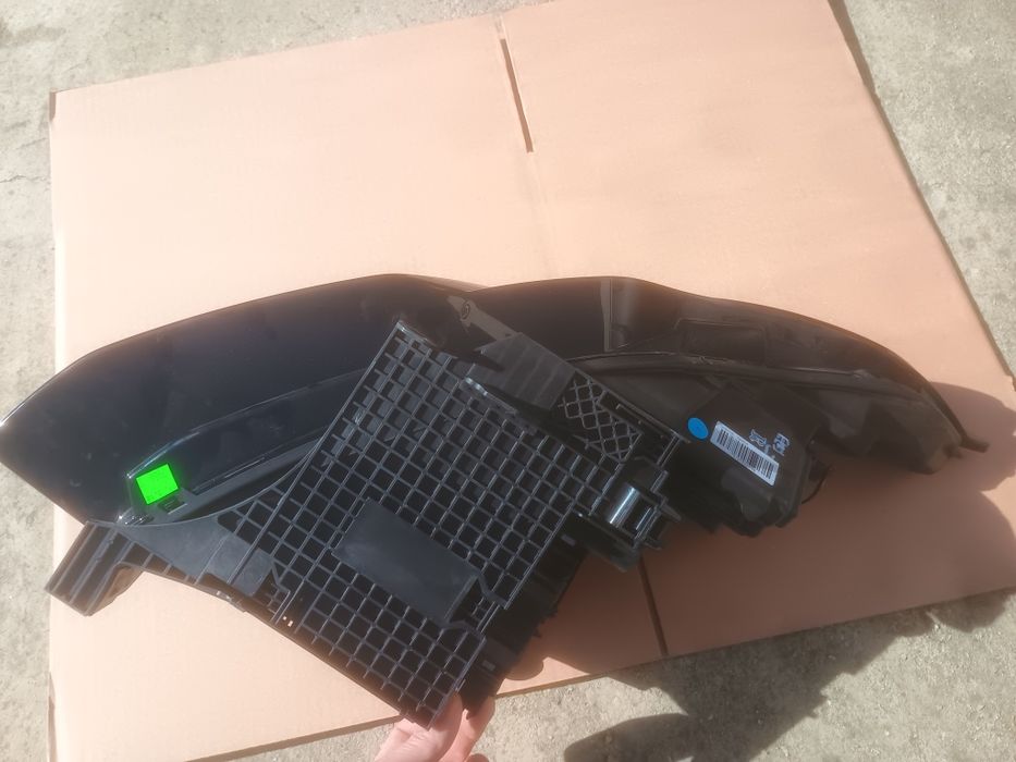 Far stânga LAND ROVER