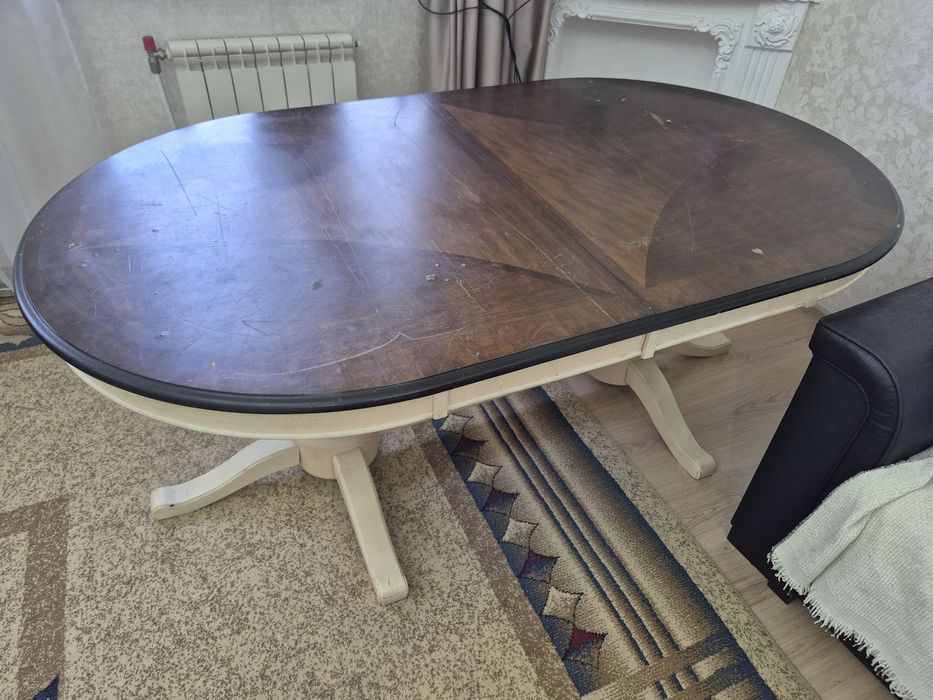 Продам стол гостийный