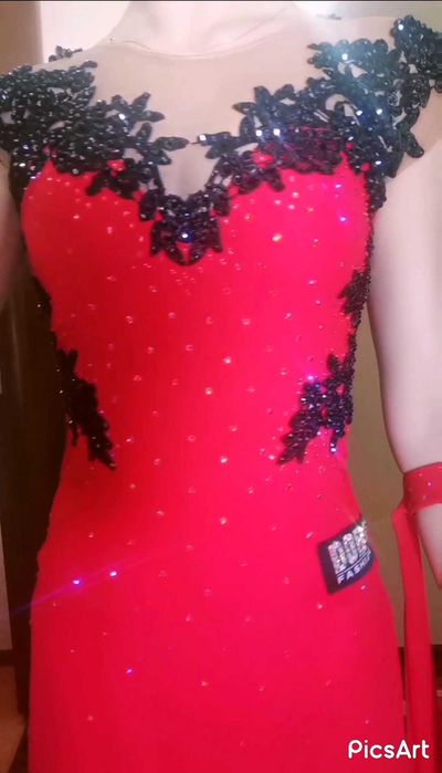 Стандартна рокля за спортни танци