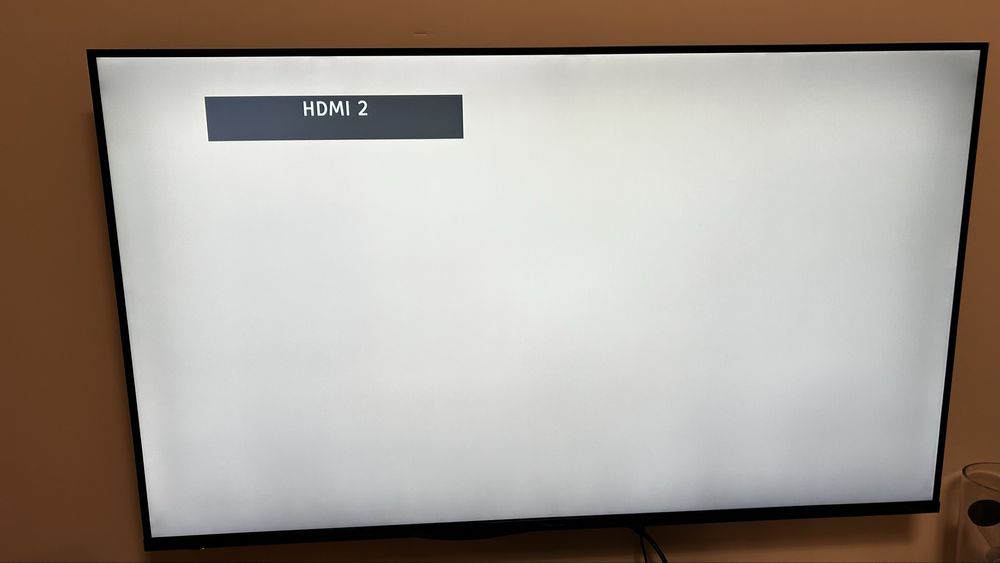 Panasonic TX-58GX700E 58" 4K Smart TV плюс стойка за стена
