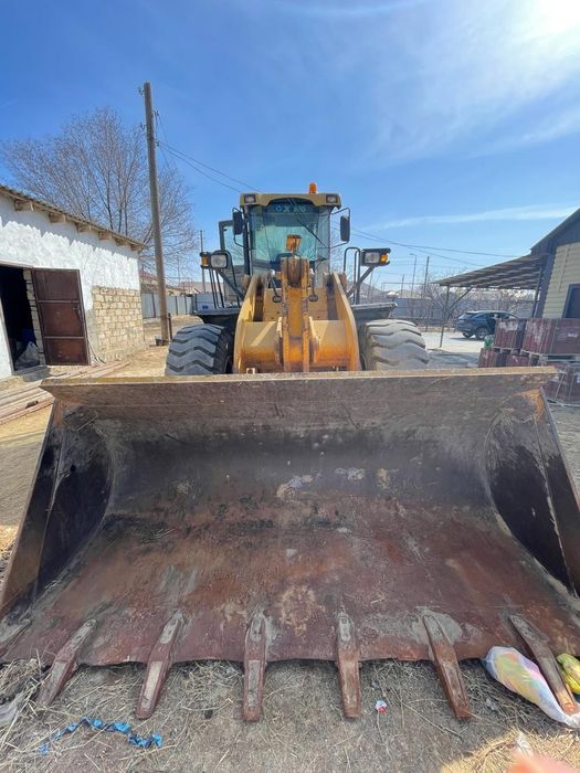 Погрузчик 3 КУБ. xcmg LW500FL.