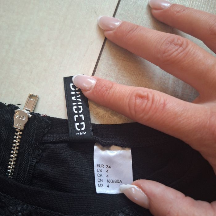 Рокля Guess XS и рокля на НМ