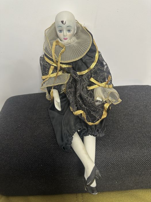 Vand papusa Pierrot/Arlechin din portelan!