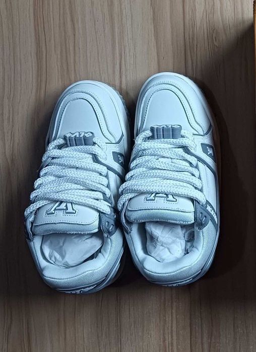 Adidasi Louis Vuitton