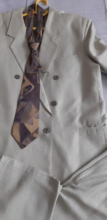 Абитуриентски костюм