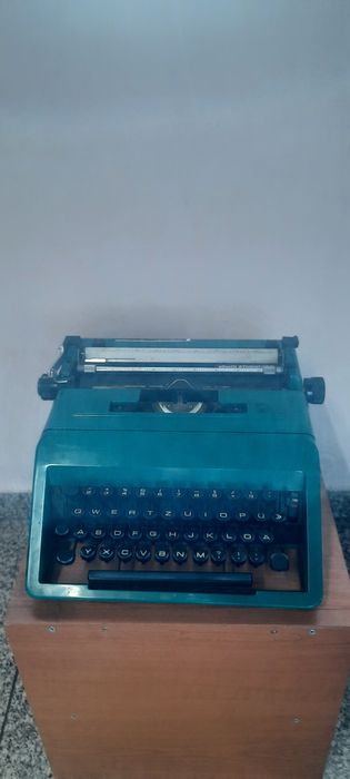 Mașină de scris Olivetti Studio 45