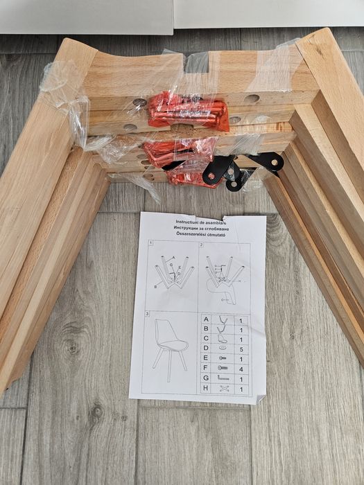 Set 4 scaune bucatarie NOI lemn masiv catifea