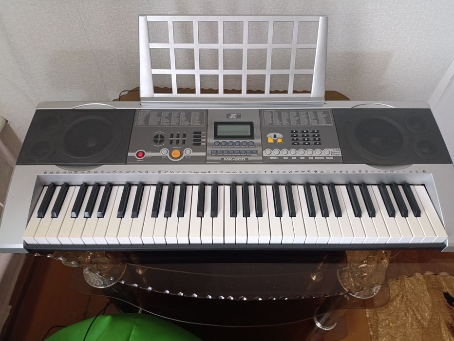 Синтезатор MK-805