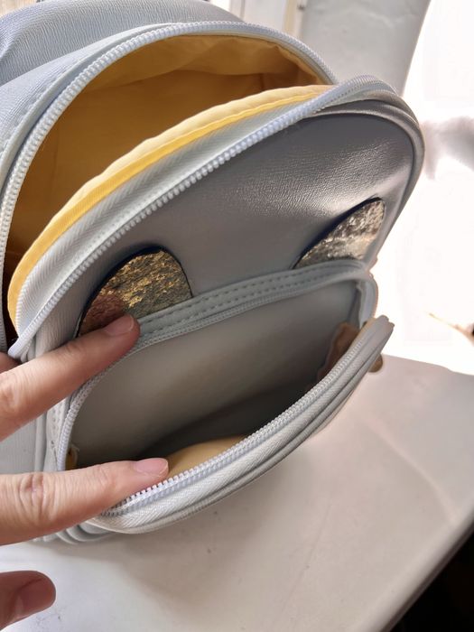 Небольшой голубой рюкзак