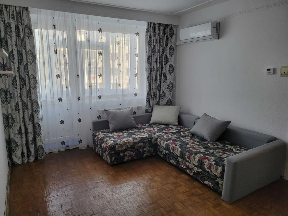 Inchiriez apartament cu doua camere Pascani piata deal.