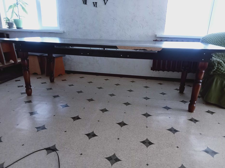 Стол продается срочно