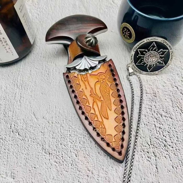 Кама от дамаскова стомана с кожена кания и сандалово дърво Tai Tai