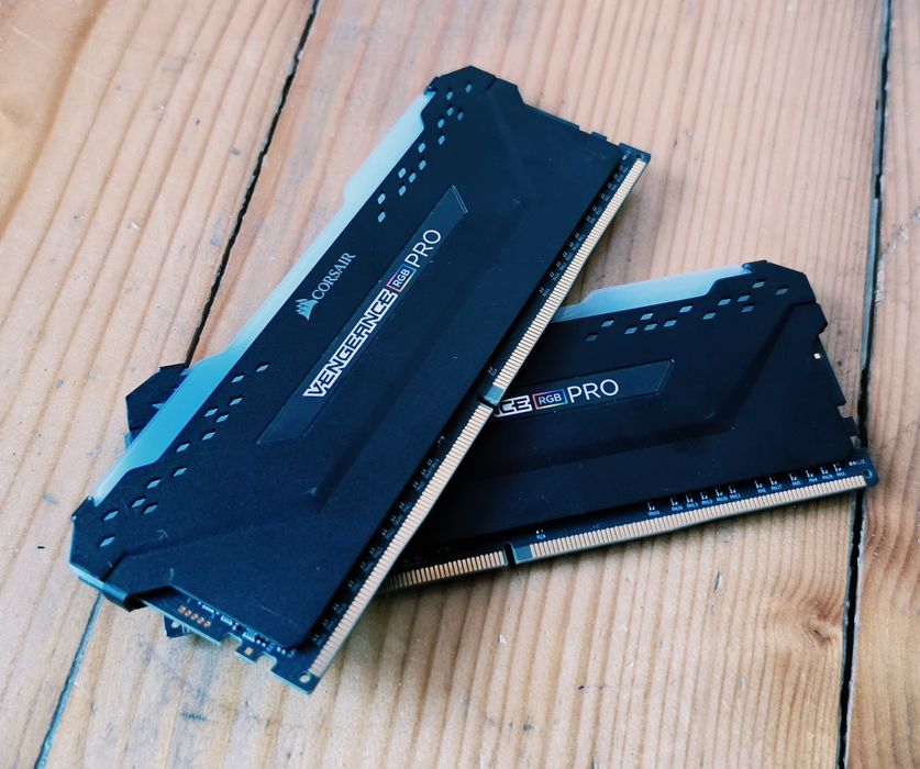 32GB RAM 3600MHz Corsair RGB PRO