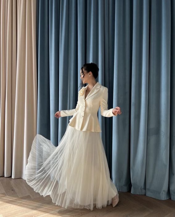 Костюм женский (юбка и пиджак)