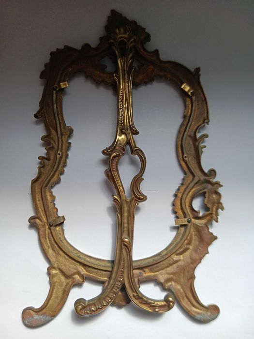 Ramă foto sau o ramă pentru oglindă de masă vintage din bronz masiv, Stil Rococo sau Art Nouveau, Dimensiune 44 cm, veche de colectie