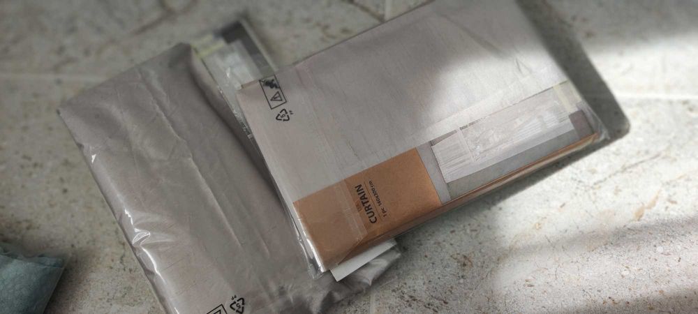 Плътно перде в сив цвят