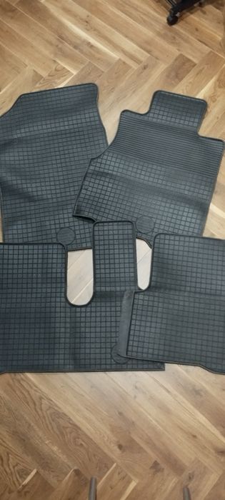 Продам полики резиновые на авто