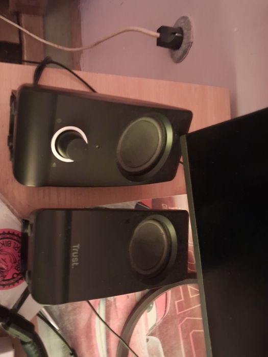 Монитор ACER 100Hz 24инча и тонклони на Trust