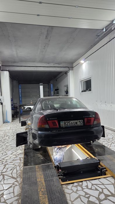 Mitsubishi carisma 1998