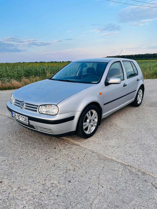 VOLKSWAGEN Golf 2000