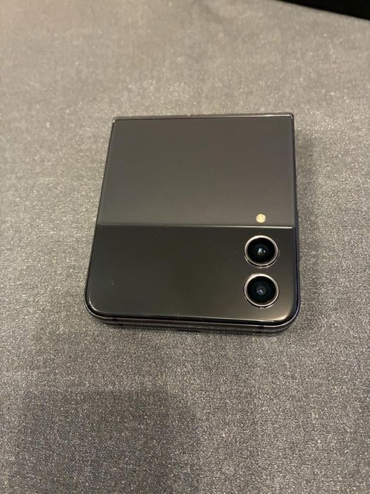 Samsung Galaxy Z Flip 4